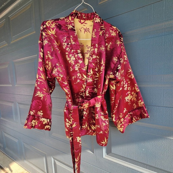 Oriental Magenta / Gold Bed Jacket with Belt o/s - Picture 1 of 5